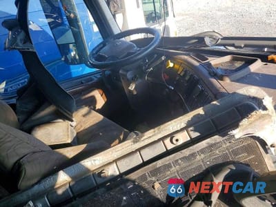 Zdjęcie 8 z 11 samochodu: 2015 VOLVO VN VNL VIN:4V4NC9EH2FN190349 - miniatura