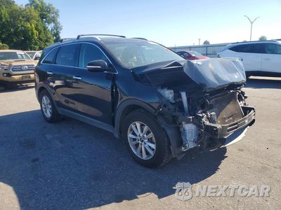 Czwarte zdjęcie samochodu z boku: 2019 KIA SORENTO LX VIN:5XYPG4A36KG524213 - miniatura