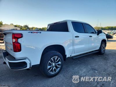 Trzecie zdjęcie samochodu z tyłu: 2022 CHEVROLET SILVERADO K1500 CUSTOM VIN:1GCPDBEK9NZ623001 - miniatura