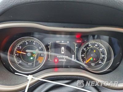 Zdjęcie 9 z 12 samochodu: 2015 JEEP CHEROKEE LATITUDE VIN:1C4PJMCB2FW625845 - miniatura