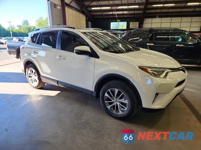 Czwarte zdjęcie samochodu z boku: 2018 TOYOTA RAV4 HYBRID XLE VIN:JTMRJREV2JD157505 - miniatura