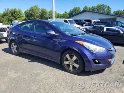 Czwarte zdjęcie samochodu z boku: 2013 HYUNDAI ELANTRA GLS VIN:5NPDH4AE8DH226386 - miniatura
