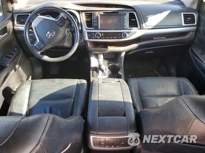 Zdjęcie 8 z 13 samochodu: 2017 TOYOTA HIGHLANDER XLE VIN:5TDJZRFHXHS382588 - miniatura