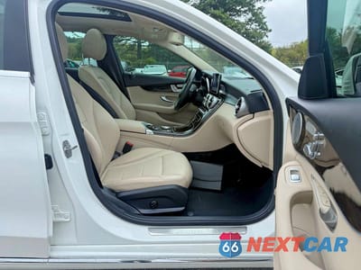Piąte zdjęcie samochodu w środku: 2017 MERCEDES-BENZ C 300 4MATIC VIN:55SWF4KB7HU198313 - miniatura