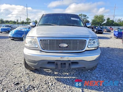 Piąte zdjęcie samochodu w środku: 2002 FORD EXPEDITION XLT VIN:1FMRU15L52LA33481 - miniatura