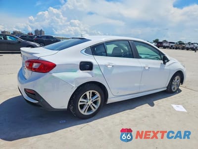 Trzecie zdjęcie samochodu z tyłu: 2017 CHEVROLET CRUZE LT VIN:1G1BE5SM0H7264368 - miniatura