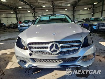Piąte zdjęcie samochodu w środku: 2016 MERCEDES-BENZ C 300 4MATIC VIN:55SWF4KB7GU162412 - miniatura