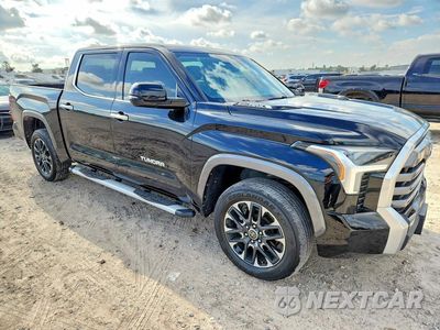 Czwarte zdjęcie samochodu z boku: 2023 TOYOTA TUNDRA LIMITED HV VIN:5TFJC5DB4PX013663 - miniatura