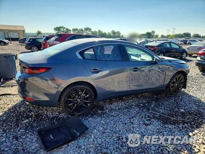 Trzecie zdjęcie samochodu z tyłu: 2026 MAZDA 3 PREFERRED VIN:JM1BPBCL8T1890607 - miniatura