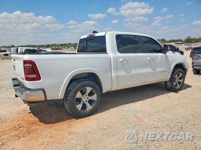 Trzecie zdjęcie samochodu z tyłu: 2020 RAM 1500 LARAMIE VIN:1C6SRFJT4LN402953 - miniatura