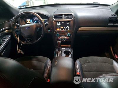 Zdjęcie 8 z 14 samochodu: 2018 FORD EXPLORER XLT VIN:1FM5K8D8XJGC66547 - miniatura