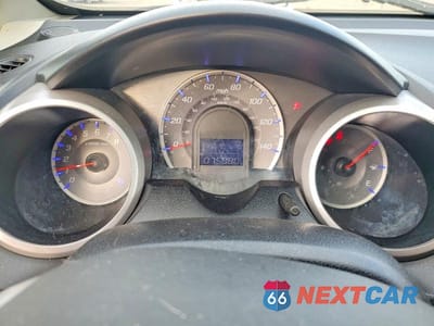 Zdjęcie 9 z 12 samochodu: 2013 HONDA FIT VIN:JHMGE8H3XDC081900 - miniatura