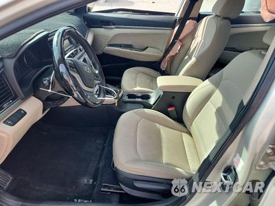 Zdjęcie 7 z 12 samochodu: 2017 HYUNDAI ELANTRA SE VIN:5NPD74LF8HH125640 - miniatura