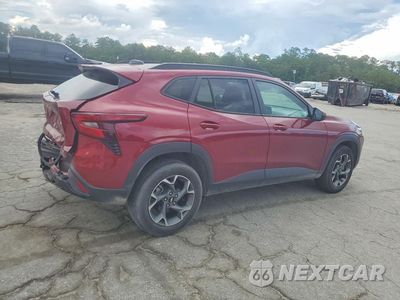 Trzecie zdjęcie samochodu z tyłu: 2024 CHEVROLET TRAX 1LT VIN:KL77LHE21RC105962 - miniatura