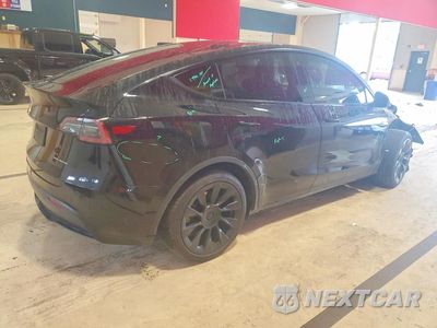Trzecie zdjęcie samochodu z tyłu: 2022 TESLA MODEL Y VIN:7SAYGAEE1NF379367 - miniatura