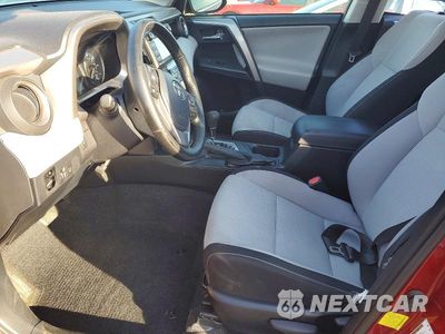 Zdjęcie 7 z 13 samochodu: 2018 TOYOTA RAV4 XLE VIN:JTMRFREV5JD238077 - miniatura