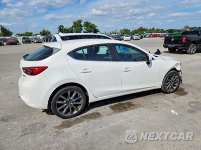 Trzecie zdjęcie samochodu z tyłu: 2018 MAZDA 3 TOURING VIN:3MZBN1L37JM271297 - miniatura