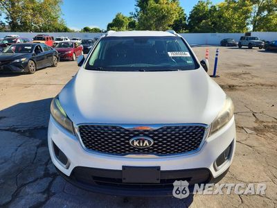 Piąte zdjęcie samochodu w środku: 2017 KIA SORENTO LX VIN:5XYPG4A31HG267647 - miniatura