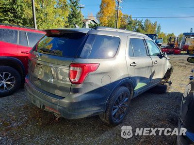 Trzecie zdjęcie samochodu z tyłu: 2019 FORD EXPLORER XLT VIN:1FM5K8D80KGA61188 - miniatura