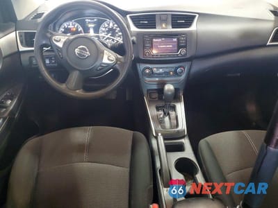 Zdjęcie 8 z 12 samochodu: 2018 NISSAN SENTRA S VIN:3N1AB7AP1JY347947 - miniatura