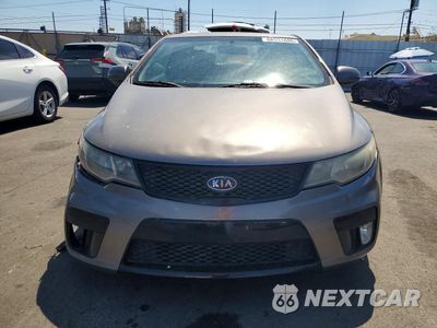 Piąte zdjęcie samochodu w środku: 2013 KIA FORTE KOUP EX VIN:KNAFU6A22D5672228 - miniatura