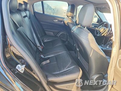 Zdjęcie 10 z 12 samochodu: 2017 ALFA ROMEO GIULIA VIN:ZARFAEBN8H7540654 - miniatura