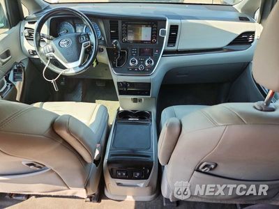 Zdjęcie 8 z 13 samochodu: 2019 TOYOTA SIENNA XLE PREMIUM 7-PASSENGER VIN:5TDDZ3DC4KS216835 - miniatura