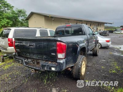 Trzecie zdjęcie samochodu z tyłu: 2018 TOYOTA TACOMA SR5 V6 VIN:5TFSZ5AN7JX147012 - miniatura
