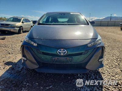 Piąte zdjęcie samochodu w środku: 2017 TOYOTA PRIUS PRIME ADVANCED VIN:JTDKARFP2H3037785 - miniatura