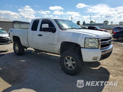 Czwarte zdjęcie samochodu z boku: 2009 CHEVROLET SILVERADO K1500 LT VIN:1GCEK29099Z164211 - miniatura