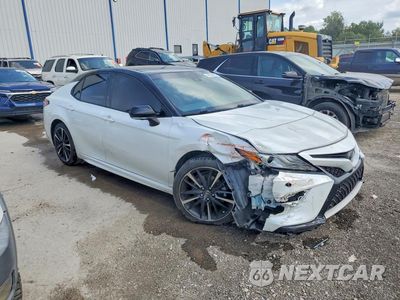 Czwarte zdjęcie samochodu z boku: 2018 TOYOTA CAMRY XSE VIN:4T1B61HK4JU022916 - miniatura