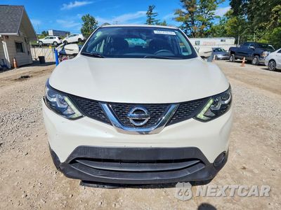 Piąte zdjęcie samochodu w środku: 2017 NISSAN ROGUE SPORT SV VIN:JN1BJ1CR7HW114501 - miniatura
