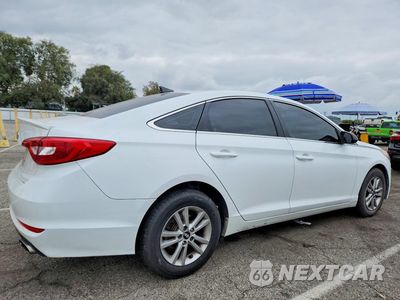 Trzecie zdjęcie samochodu z tyłu: 2017 HYUNDAI SONATA SE VIN:5NPE24AF4HH499121 - miniatura