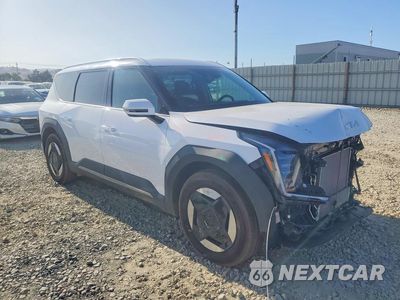 Czwarte zdjęcie samochodu z boku: 2025 KIA EV9 WIND VIN:5XYAFFS54SG001535 - miniatura