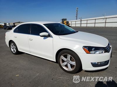 Czwarte zdjęcie samochodu z boku: 2015 VOLKSWAGEN PASSAT S VIN:1VWAT7A38FC100252 - miniatura