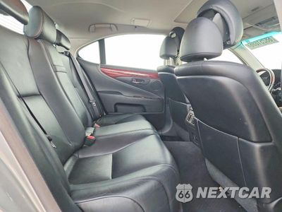 Zdjęcie 10 z 12 samochodu: 2010 LEXUS LS 460 VIN:JTHBL5EF7A5098649 - miniatura