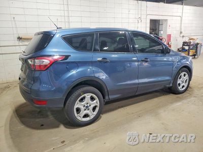 Trzecie zdjęcie samochodu z tyłu: 2018 FORD ESCAPE S VIN:1FMCU0F70JUB13281 - miniatura