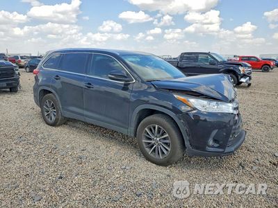 Czwarte zdjęcie samochodu z boku: 2019 TOYOTA HIGHLANDER XLE VIN:5TDKZRFH6KS351138 - miniatura