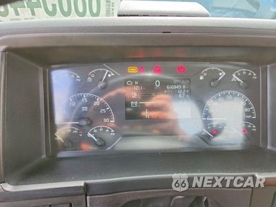 Zdjęcie 9 z 12 samochodu: 2022 VOLVO VNL SEMI TRUCK VIN:4V4NC9EH8NN303333 - miniatura
