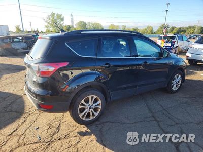 Trzecie zdjęcie samochodu z tyłu: 2018 FORD ESCAPE SE VIN:1FMCU0GD1JUA52284 - miniatura