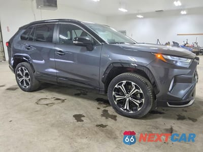 Czwarte zdjęcie samochodu z boku: 2024 TOYOTA RAV4 PRIME XSE VIN:JTMEB3FV6RD204019 - miniatura