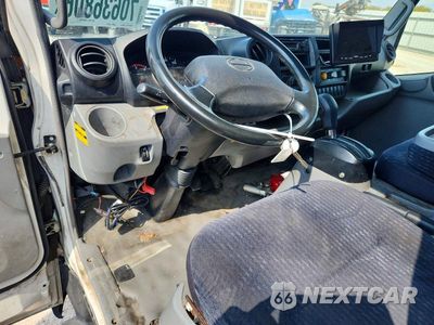 Zdjęcie 8 z 12 samochodu: 2018 HINO 195 BOX TRUCK VIN:JHHSDM2H4JK006295 - miniatura