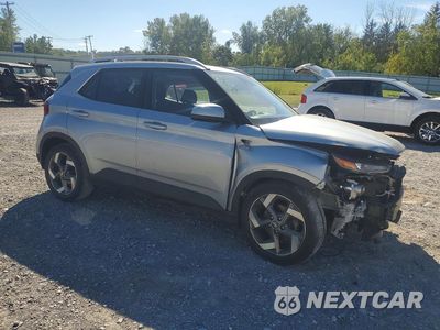 Czwarte zdjęcie samochodu z boku: 2022 HYUNDAI VENUE SEL VIN:KMHRC8A31NU160938 - miniatura