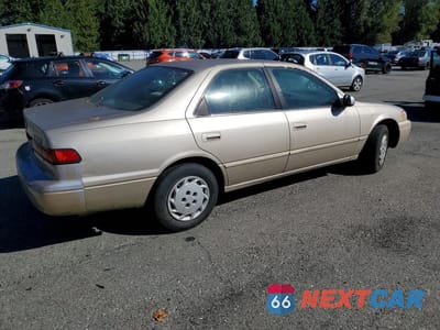 Trzecie zdjęcie samochodu z tyłu: 1998 TOYOTA CAMRY LE VIN:JT2BG22K4W0210973 - miniatura