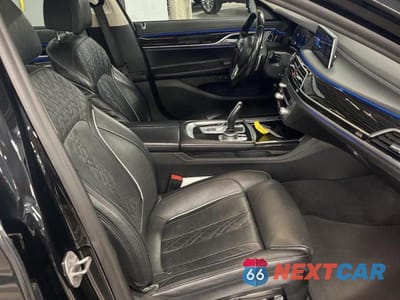 Piąte zdjęcie samochodu w środku: 2022 BMW 740 I VIN:WBA7T2C00NCH24385 - miniatura
