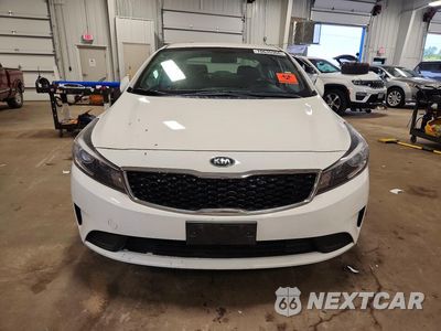 Piąte zdjęcie samochodu w środku: 2017 KIA FORTE S VIN:3KPFL4A79HE113405 - miniatura