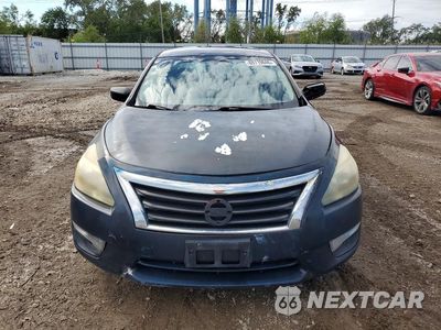 Piąte zdjęcie samochodu w środku: 2014 NISSAN ALTIMA 2.5 S VIN:1N4AL3AP4EN253377 - miniatura