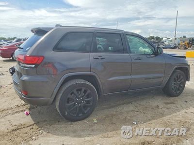 Trzecie zdjęcie samochodu z tyłu: 2018 JEEP GRAND CHEROKEE LAREDO VIN:1C4RJEAG7JC228347 - miniatura