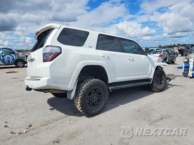 Trzecie zdjęcie samochodu z tyłu: 2019 TOYOTA 4RUNNER SR5 VIN:JTEBU5JR8K5633242 - miniatura