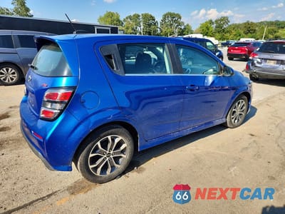 Trzecie zdjęcie samochodu z tyłu: 2019 CHEVROLET SONIC LT VIN:1G1JD6SB9K4110446 - miniatura